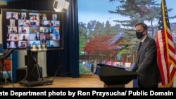 토니 블링컨 미국 국무장관이 지난 17일 일본에 이어 한국을 방문하고 주한미국대사관 직원들과 화상으로 만났다.