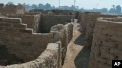 Une photo non datée publiée le jeudi 8 avril 2021 par le Centre Zahi Hawass d'égyptologie montre une découverte archéologique dans le cadre de la « Cité d'or perdue » à Louxor, en Égypte. La ville a 3000 ans, date du règne d'Amenhotep III (Photo Centre d'égyptologie Zahi Hawass/A