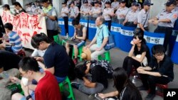Student protesters against changes to their curriculum occupy the area inside the gates of the Ministry of Education in Taipei, Taiwan, Friday, July 31, 2015.
