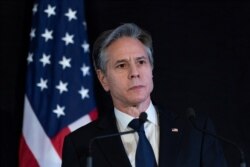 Menlu AS Antony Blinken berbicara kepada media usai pertemuan dengan Sergei Lavrov di Jenewa, Swiss Jumat (21/1).