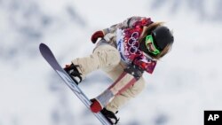 Jamie Anderson dari Amerika dalam Snowboard Perempuan di Olimpiade Sochi
