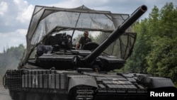 五角大楼已决定允许少数美国私人国防承包商在乌克兰境内工作，以维护和修理美国提供的武器。(路透社：2024年8月10日)