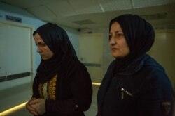 Sara's mother, Nariman, weeps as she explains that her four children were injured in a bombing last week — one died and Sara lost a leg. Oct. 15, 2019. (Y. Boechat/VOA)