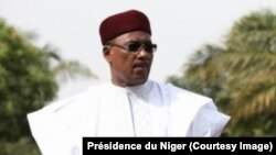 Le président nigérien Issoufou Mahamadou, à Niamey, lors d’une visite du président Macron au Niger, 23 décembre 2017. (Présidence du Niger)