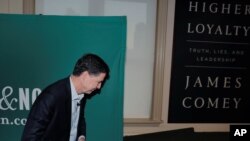 Former FBI director James Comey arrives to speak about his book "A Higher Loyalty" in New York, April 18, 2018. 
