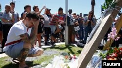 Students prepare for an event marking the 40th anniversary of China&#39;s reform and opening up at the Great Hall of the People in Beijing.