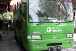 Mobil layanan bergerak untuk TB yang diinisiasi Zero TB FKKMK UGM. (Foto: Courtesy/Humas PMK)