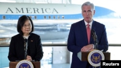 台湾总统蔡英文2023年4月过境美国时在加州与美国国会众议院议长麦卡锡会面。（路透社）