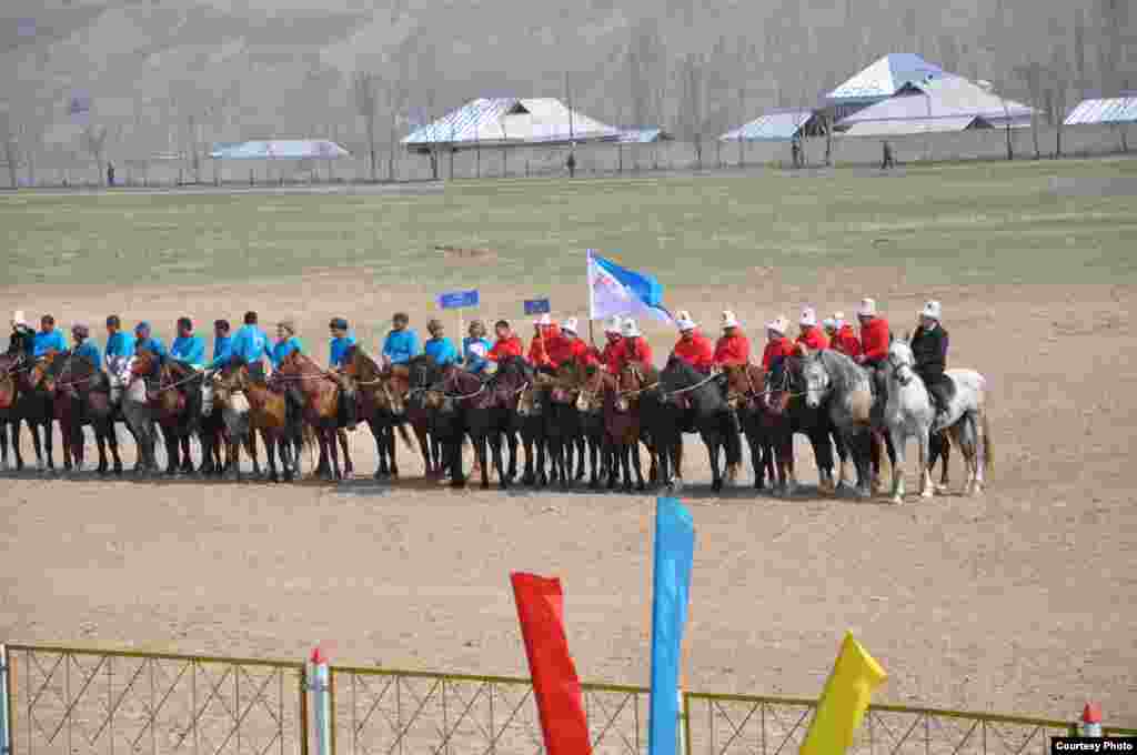 Chavandozlar ko&#39;pkari musobaqasini boshlash arafasida.