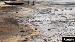 Atlantic shoreline at Orobiri village days after Royal Dutch Shell's Bonga off-shore oil spill, Nigeria's delta state, Dec. 31, 2011.