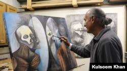 Visual artist Ricardo Santos Hernandez uses art as a form of activism to raise awareness about the plight of Central American and Mexican migrants and U.S. immigration policy. (Kulsoom Khan/VOA)