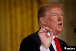 도널드 트럼프 미국 대통령 18일 백악관 이스트룸에서 열린 미국국가우주위원회 회의에서 연설하고 있다.