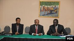 A worker puts the final touches to a replica of a Beijing opera mask made with lemons and oranges during the 82th Lemon festival in Menton, France. It took more than 20,000 hours of work for teams to set up the festival and some 145 metric tons of lemons and oranges are used to make displays during the 82th festival, which is themed &quot;Tribulations of a lemon in China&quot;.<br />
&nbsp;