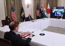 지난 3월 미국 위싱턴 백악관에서 조 바이든 대통령과 토니 블링컨 국무장관, 제이크 설리번 백악관 국가안보보좌관, 카멀라 해리스 부통령이 화상으로 진행되는 쿼드 정상회담에서 스가 요시히데 일본 총리, 나렌드라 모디 인도 총리, 스콧 모리슨 호주 총리와 회담했다.