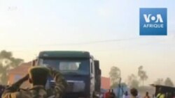 Des corps de victimes tuées dans une embuscade de miliciens arrivent à la morgue