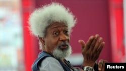 Farfesa Wole Soyinka wanda ya sami lambar yabo ta Nobel