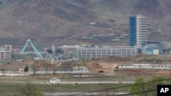 지난 4월 한국 최북단에 위치한 대성동 자유의 마을에서 바라본 북한 개성공단 일대. 북한은 31일 금강관 관광과 개성공단 재개를 한국 정부에 촉구했다. 