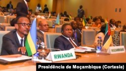 Paul Kagame e Filipe Nyusi, presidentes do Ruanda e Moçambique