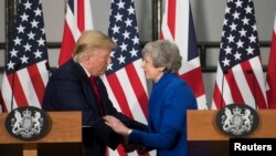 Britanska premijerka Tereza Mej i predsednik Donald Tramp na konferenciji za novinare u Londonu, 4. juna 2019.