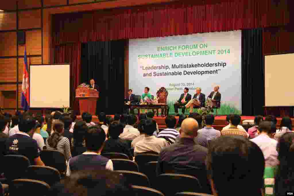 Prince Norodom Sirivudh, Supreme Privy Counselor to the King of Cambodia, delivers a keynote speech about sustainable development in Cambodia. (Nov Povleakhena/VOA Khmer)