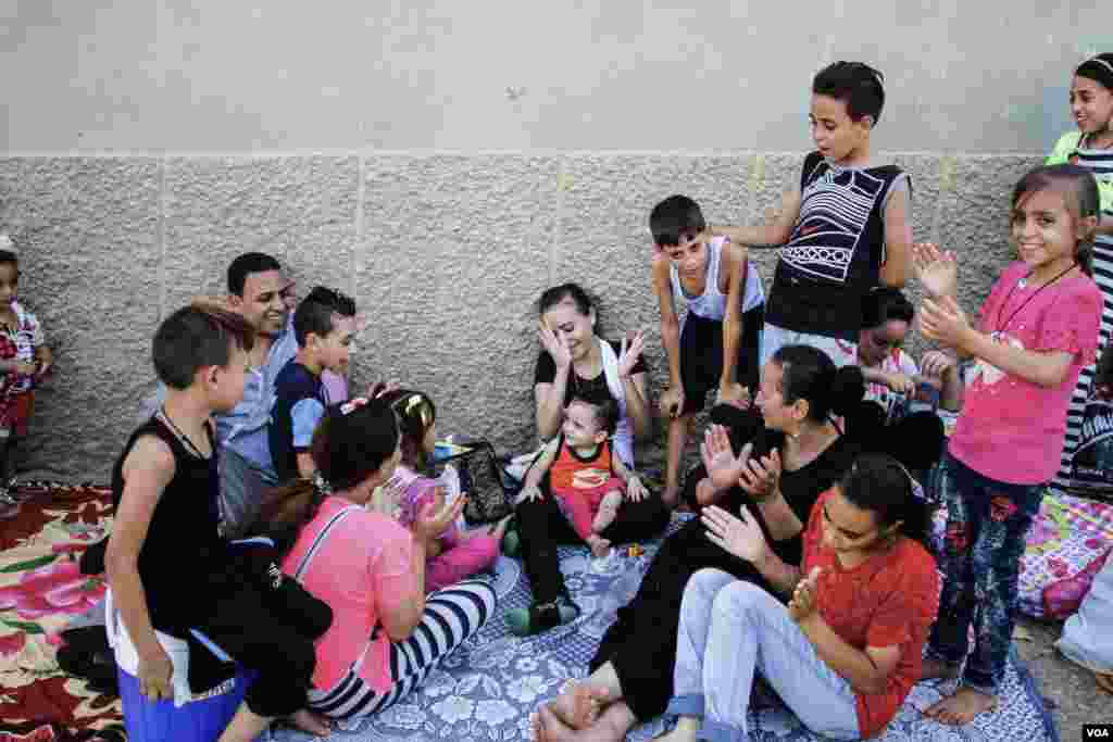 Coptics chant for the holy family in Arabic saying “Hero, Hero, Virgin Mary is the mother of the hero,” in Assiut, Egypt, August 20, 2017. (H. Elrasam/VOA)
