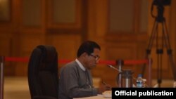 ဒေါက်တာအေးမောင်