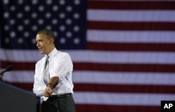 When a politician rolls up his sleeves in front of a crowd it is usually planned ahead of time, March 2012. (AP Photo/Pablo Martinez Monsivais)