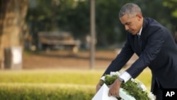 AQSh rahbari Barak Obama Xirosimadagi Tinchlik memorial parkiga gulchambar qo'ydi, 27-may, 2016-yil.