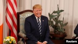 រូបឯកសារ៖ ប្រធានាធិបតីអាមេរិកលោក Donald Trump នៅក្នុងកិច្ចជំនួបជាមួយនឹងនាយករដ្ឋមន្រ្តីអៀរឡង់ នៅក្រុង Shannon ប្រទេសអៀរឡង់ កាលពីថ្ងៃទី០៥ ខែមិថុនា ឆ្នាំ២០១៩។ 