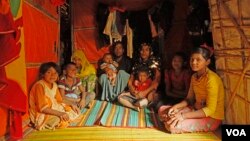 Abu Sayod, and his wife, Anuwara Begum in the living room/bedroom of their shelter at Kutupalong refugee camp in Cox’s Bazar Feb. 13, 2020. The children are (L-R) Aru Juma, Anayet Husson, Aziz Fatima, Saiful Islam, Jahed Husson, Tasmin Fatima and Nur Fatima. (Hai Do/VOA)