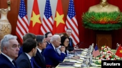Rais Joe Biden akihudhuria mkutano na waziri mkuu wa Vitenam Nguyen Phu Trong mjini Hanoi