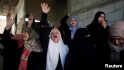 Relatives mourn during the funeral of a Palestinian, who was killed during a protest at the Israel-Gaza border, in the central Gaza strip, May 16, 2018.