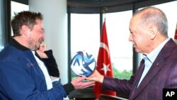 رجب طیب اردوغان، رییس جمهور ترکیه و ایلن مسک، مالک شرکت تسلا