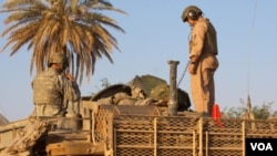 Misi NATO di Afghanistan atau ISAF hari Minggu mengatakan dua lelaki dan tiga perempuan tewas dalam sebuah penyerbuan malam di distrik Gardez, propinsi Paktiya.