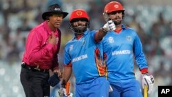 د افغانستان د کرکټ ملي‌ لوبغاړي‌ اماراتو ته رسېدلي دي