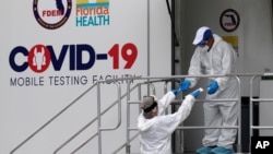 კოვიდ-19-ზე ტესტირების მობილური ტრეილერი მაიამიში, ფლორიდის შტატი, აშშ. 