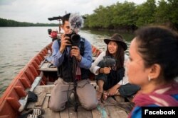 នាង Jennifer Ka ធ្វើការងារ​ស្ម័គ្រ​ចិត្ត​ដើម្បី​ការពារ​បរិស្ថាន​នៅ​ប្រទេស​កម្ពុជា។ (រូបថត​ដក​ស្រង់​ចេញ​ពី​ទំព័រ​ហ្វេសប៊ុក​របស់ Jennifer Ka)