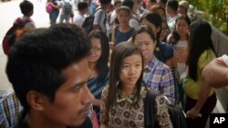 Myanmar citizens wait outside the Myanmar Embassy in Singapore to cast advance ballots on Oct. 18, 2015. 