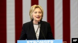 美国民主党推定总统候选人希拉里·克林顿在俄亥俄哥伦布市的一所职业学校发表讲话。（2016年6月21日）