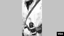 Fin əsgərlərinin üzərlərində gəzidridkləri Molotov kokteylləri sovet tanklarına və hərbi maşınlarına qarşı effektiv idi.