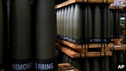 FILE - 155 mm artillery projectiles are stored at the Scranton Army Ammunition Plant in Scranton, Pennsylvania, April 13, 2023. U.S. President Joe Biden on Wednesday announced a new assistance package for Ukraine that includes munitions critical to addressing its military needs.