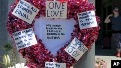 Un hommage a été rendu aux deux personnes qui ont été poignardés à mort vendredi, à Portland, le 27 mai 2017. 