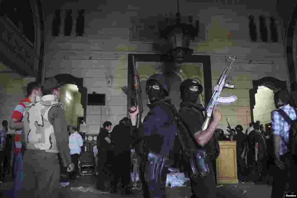 Policemen stand guard inside a room of the al-Fath mosque when supporters of deposed Egyptian President Mohamed Morsi exchanged gunfire with security forces inside the mosque in Cairo, Aug.t 17, 2013