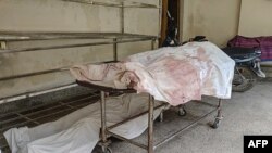 বাংলাদেশের পার্বত্য চট্টগ্রামের বান্দরবানে সংঘর্ষে নিহতের লাশ হাসপাতালে রাখা। ২০সেপ্টেম্বর, ২০২৪।