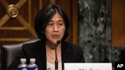 Katherine Tai, la candidate du président Joe Biden au poste de représentant commercial des États-Unis, témoigne devant une audience du Comité des finances du Sénat à Capitol Hill, à Washington, le 25 février 2021.
