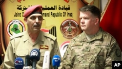 Jenderal Yahya Rasool, (kiri), juru bicara militer Irak berbicara di sebuah konferensi pers bersama Kolonel John Dorrian, juru bicara AS untuk Pasukan Koalisi, di Baghdad, Irak. (Foto:dok)