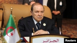 Le président algérien Abdelaziz Bouteflika, le 15 novembre 2011 à Doha.