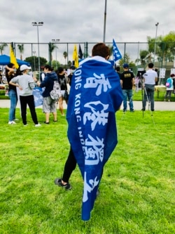 声援集会一角。(洛杉矶巴恩斯公园，美国之音2020年10月24日)