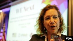 អ្នកស្រី​ ​សាប៊ីន យ៉ុគ្គ​ ​(Sabine​ ​Joukes)​ ​នាយិកា​អង្គ​ការ PACT ​ប្រចាំ​ប្រទេស​កម្ពុជា​ និយាយ​ជាមួយ​VOAខ្មែរ​ក្នុងកម្មវិធី​គម្រោង​ «We Nex‍t» ឬ​ «ពួក​យើង​បន្ទាប់»​កាល​ពី​ថ្ងៃ​ទី១៤ ខែ​វិច្ឆិកា ឆ្នាំ​២០១៨។(ទុំ ម្លិះ/VOA)