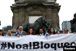 Dagoberto Rodriguez, Cuba's ambassador in Mexico, takes part with members of the Mexico-Cuba Friendship Group of the Chamber of Deputies during a demonstration against the trade embargo on Cuba by the U.S.
